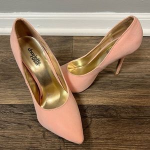 Women’s light pink suede pumps